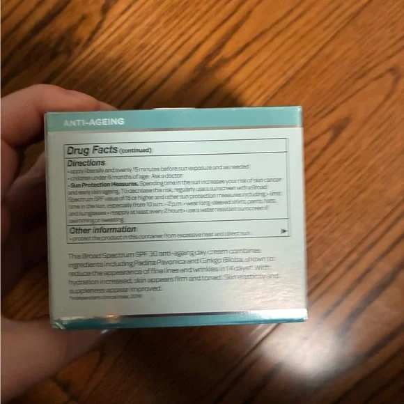 ELEMIS - Pro-Collagen Anti Aging Marine Cream SPF 30
1oz exp 04/28 - Picture 3 of 8